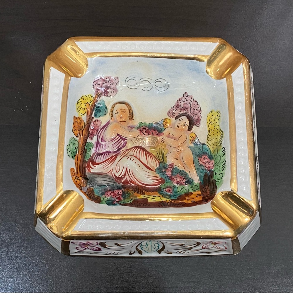 Vintage CAPODIMONTE Neoclassical Scene Cherubs Decorative Ashtray